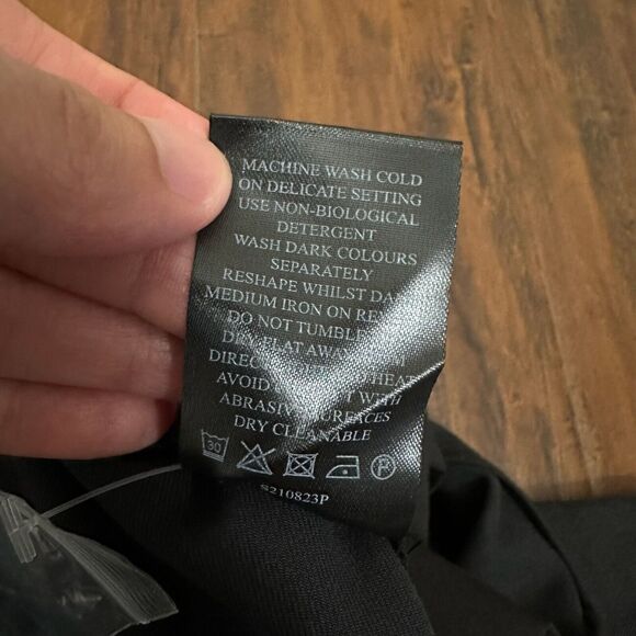 NWT Nique Lita Cotton Tencel Tailored Shorts in Black - Picture 15 of 16